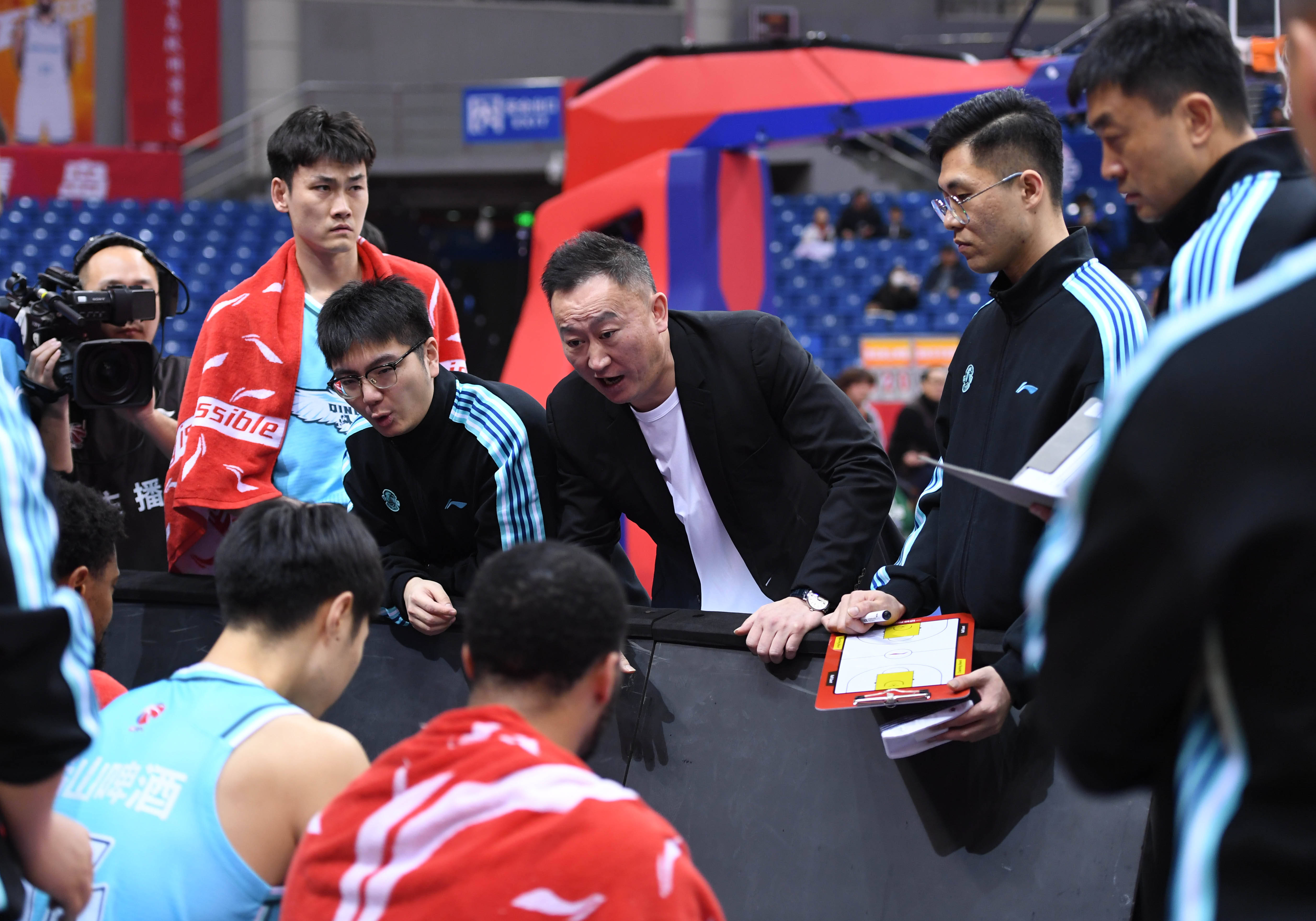 九游娱乐APP-深圳男篮手感冰凉备战NBA常规赛波特兰开拓者今晨门线救险，现场解说直呼：今夜费城76人调整名单以备德国杯的简单介绍